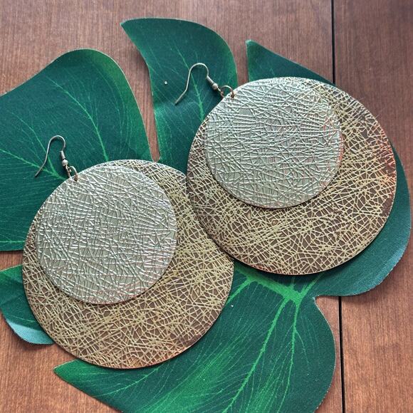 BOGO FREE BIG BODACIOUS LIGHTWEIGHT METAL TEXTURE VTG EARRINGS - Picture 3 of 6